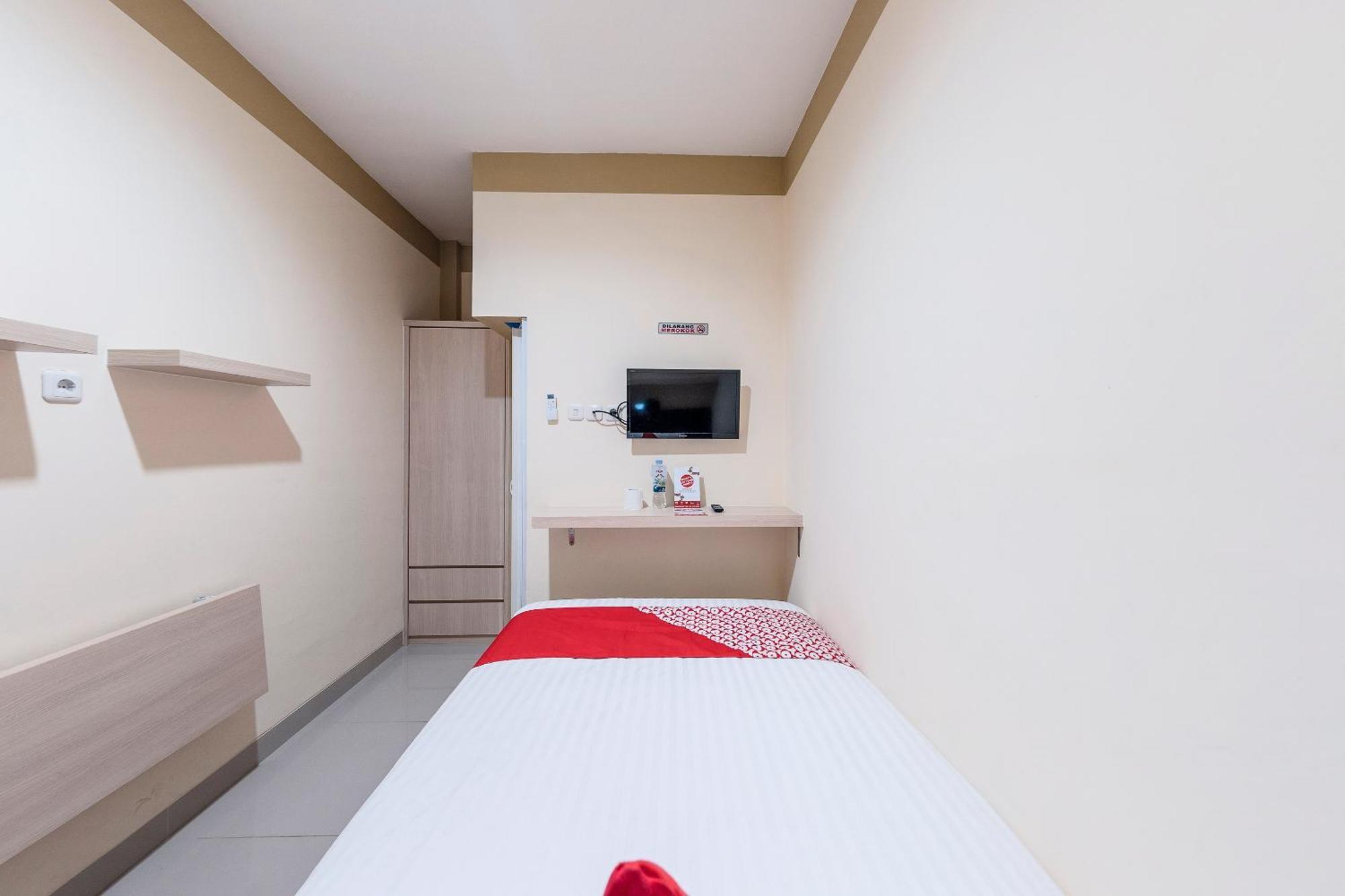 Oyo 478 Balcon Biru Hotel Jakarta Kültér fotó