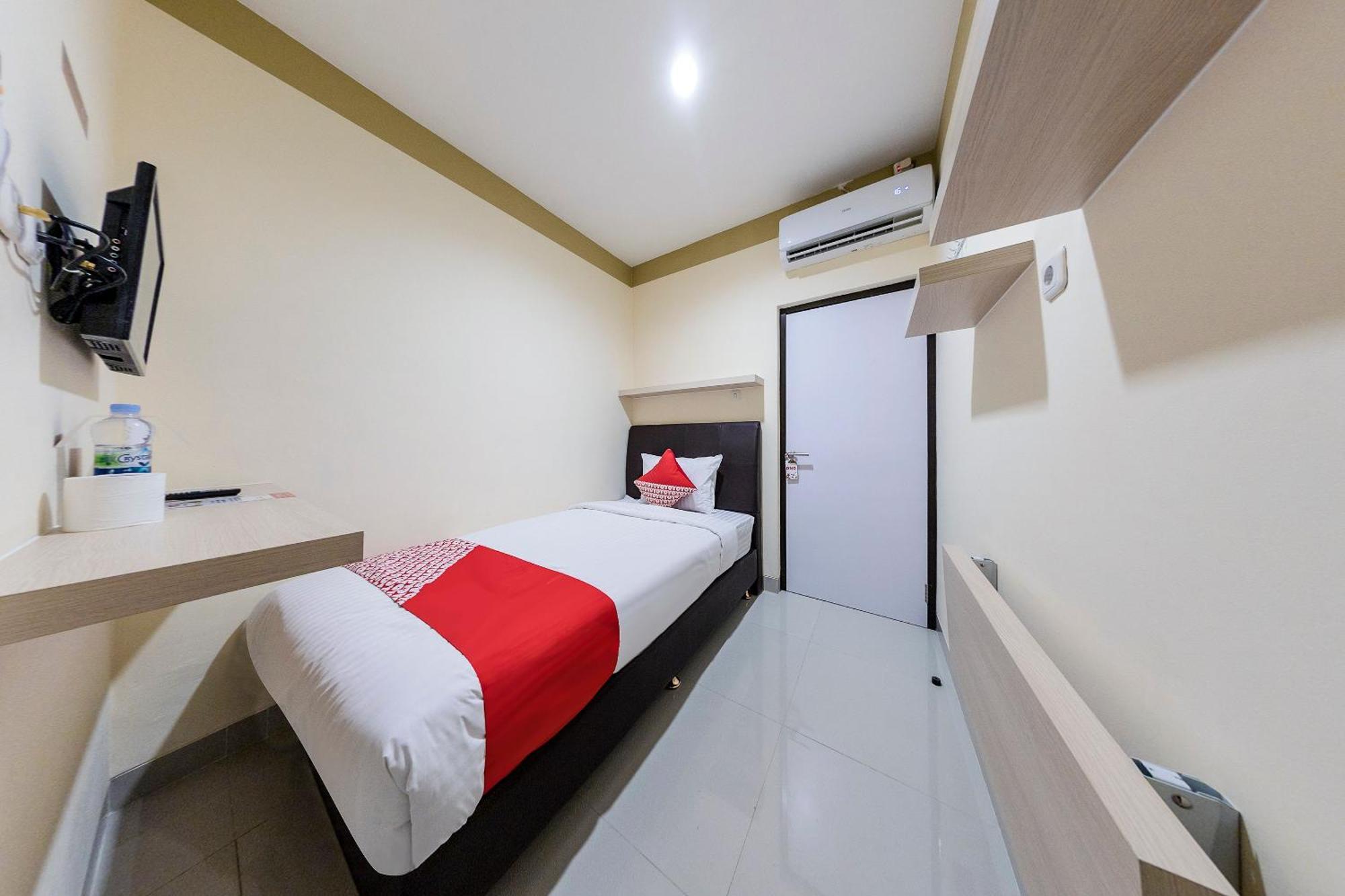 Oyo 478 Balcon Biru Hotel Jakarta Kültér fotó