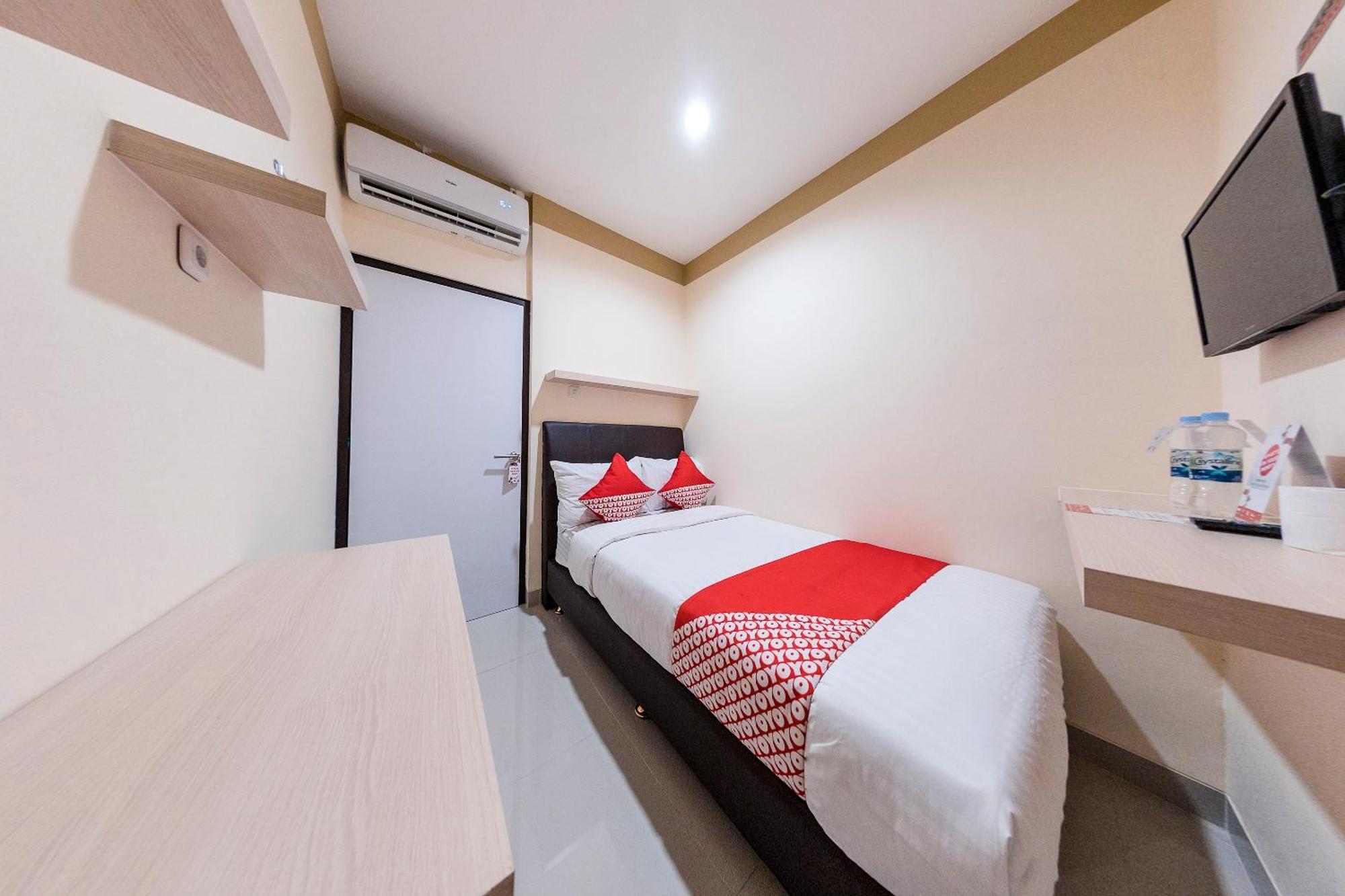 Oyo 478 Balcon Biru Hotel Jakarta Kültér fotó